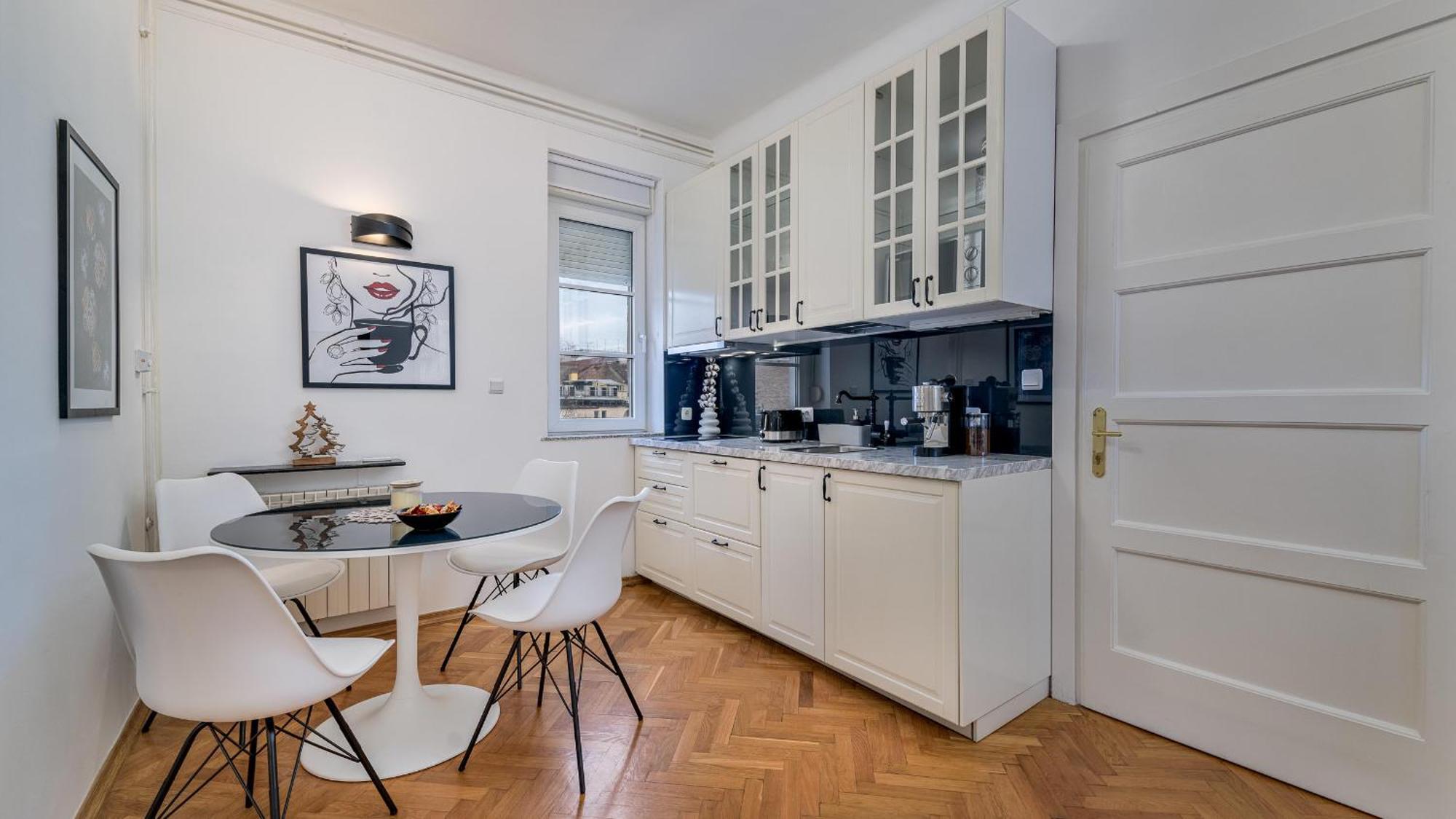 Iva'S Central Apartment ซาเกร็บ ภายนอก รูปภาพ