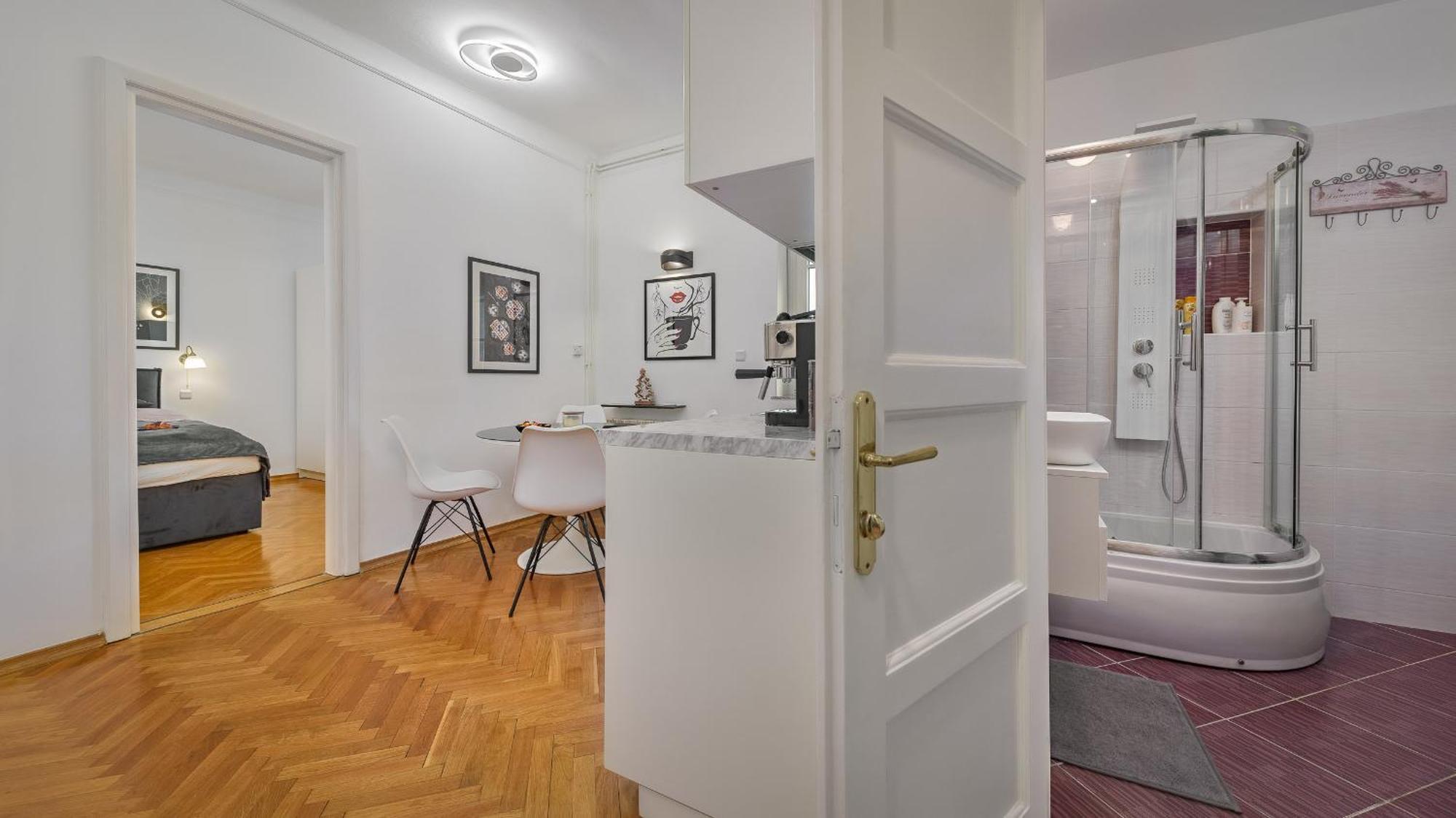 Iva'S Central Apartment ซาเกร็บ ภายนอก รูปภาพ